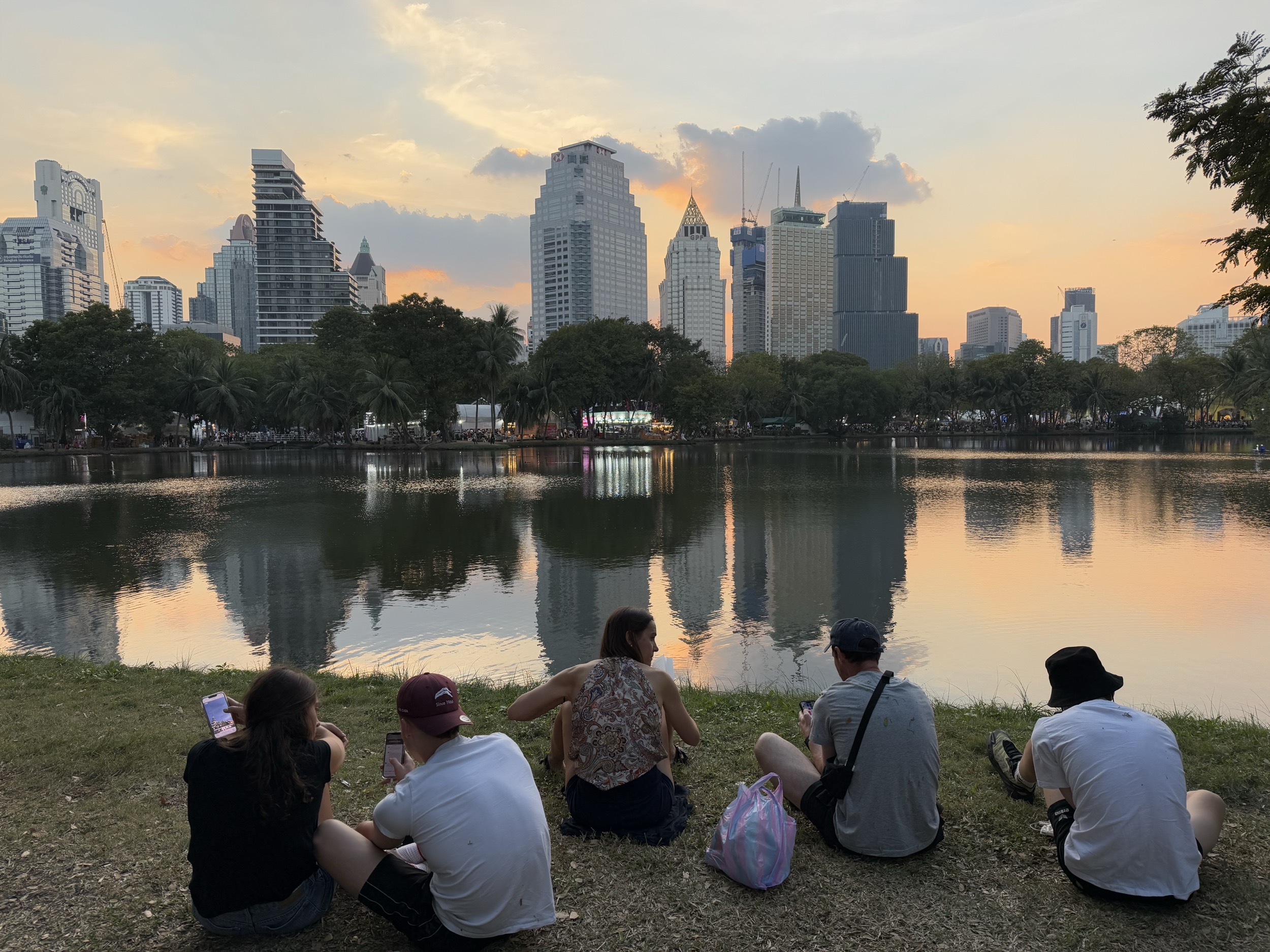 Soleil couchant sur le parc Lumphini