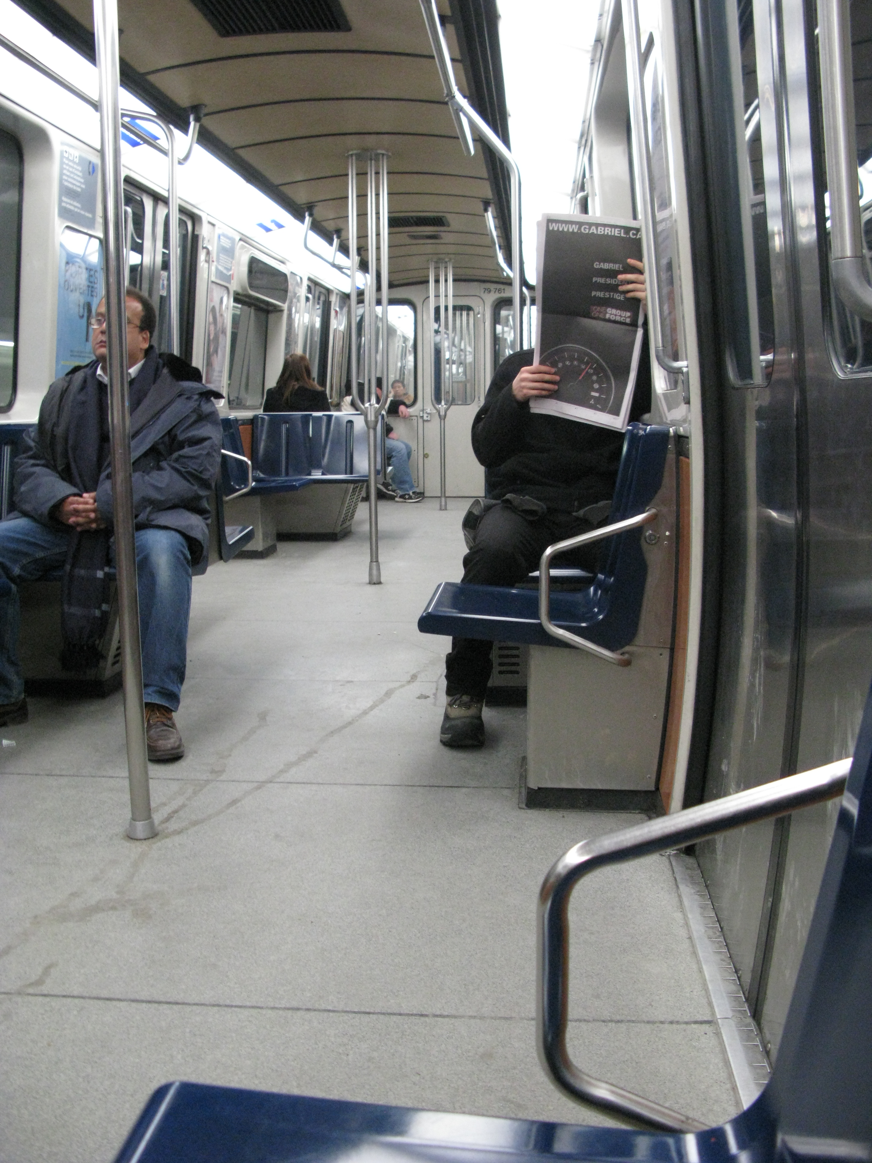Beaucoup de personnes ont décalé le jour férié du 1er janvier au lundi d&rsquo;où un calme exceptionnel dans le métro.